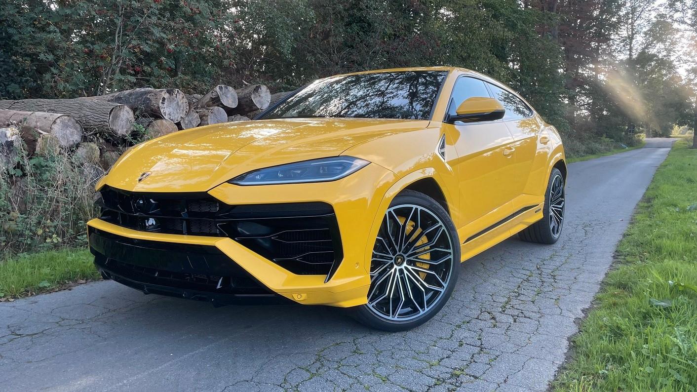 Lamborghini Urus SE+PANO+MASSAGE+23"+STYLE PACK-WARRANTY