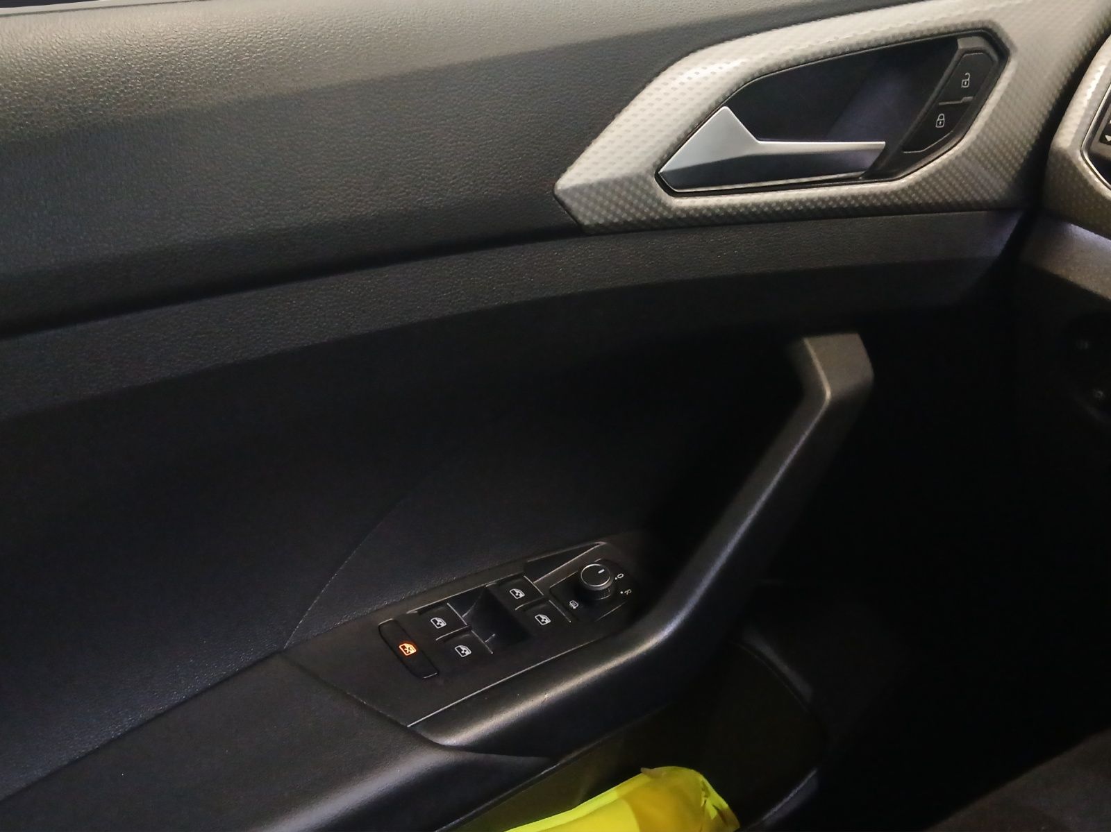 Fahrzeugabbildung Volkswagen T-Cross TSI Move RFK AHK App-Co. SHZ ACC Climatr