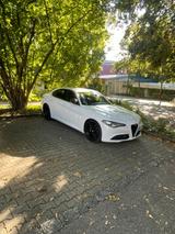 Alfa Romeo Giulia 2.2 - Alfa Romeo Spider Automatik Gebrauchtwagen