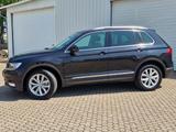 Volkswagen Tiguan 2.0 TSI Highline*4Motion*LED*Navi*18 Zoll - Volkswagen Tiguan mit Benzin-Antrieb: 2.0