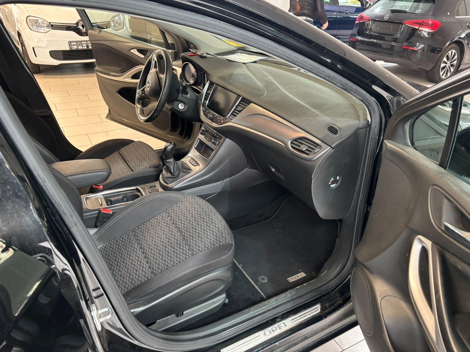 Fahrzeugabbildung Opel Astra K 1.4T 120-JAHRE KAMERA/SHZ/LHZ/ALU/ALLWET