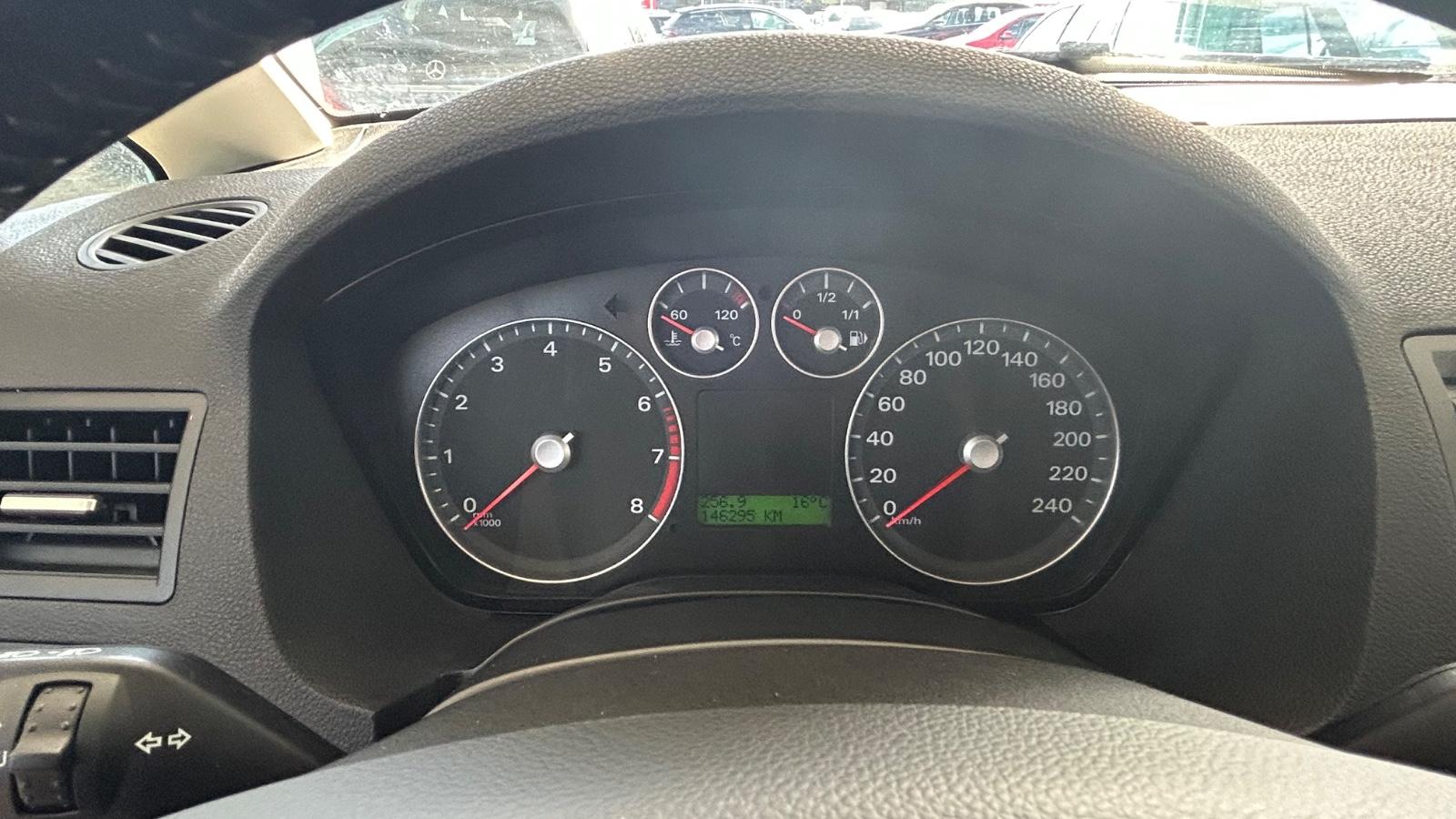 Ford Focus 2005 — photo 6