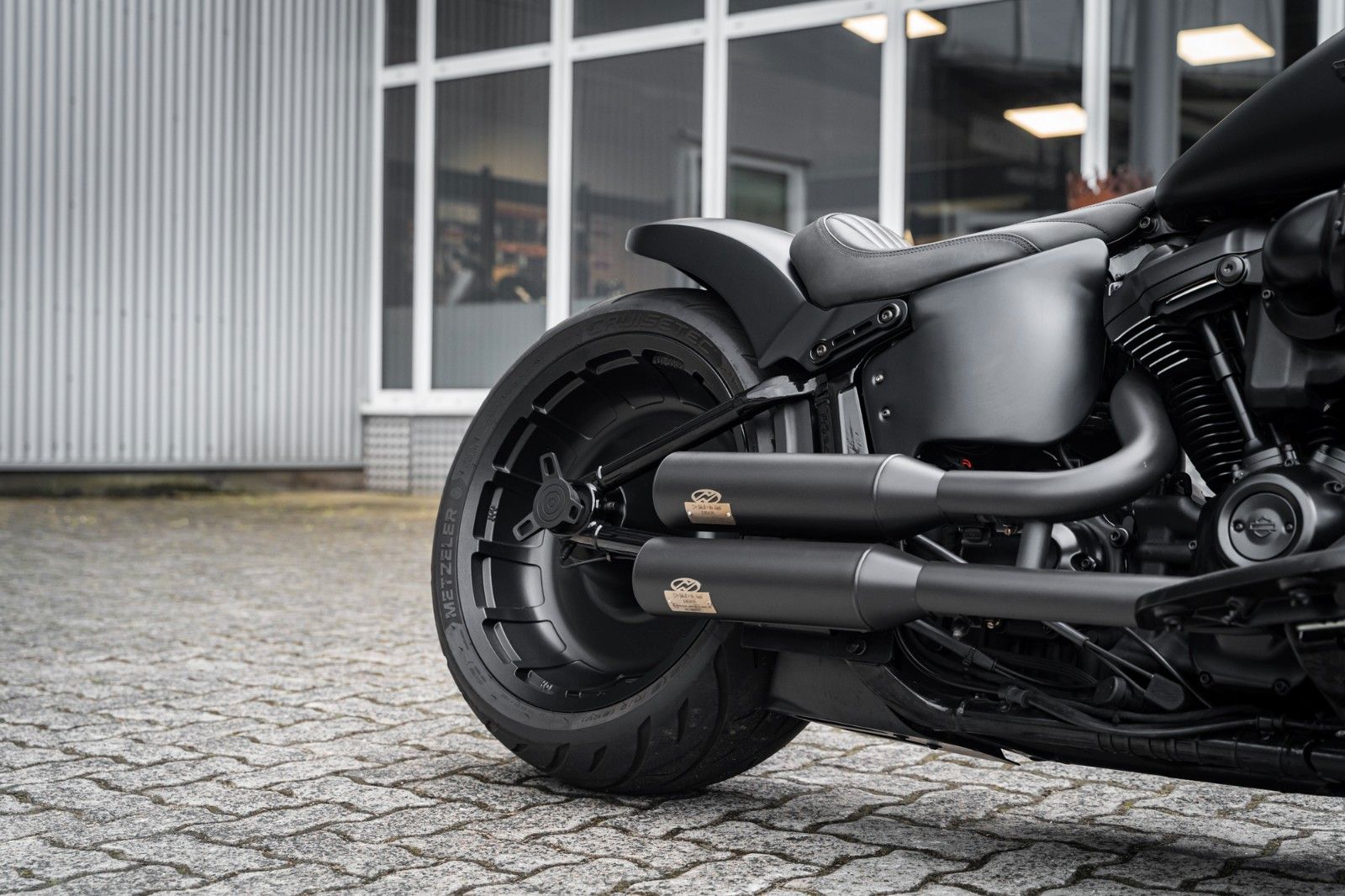 Fahrzeugabbildung Harley-Davidson FLFBS Fat Boy 128cui - Custom 1of1 "Black Titan"