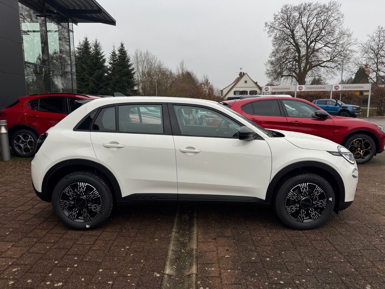 Fahrzeugabbildung Fiat 600 1.2 BUSINESS EDITION NAVI SITZHEIZUNG KLIMA