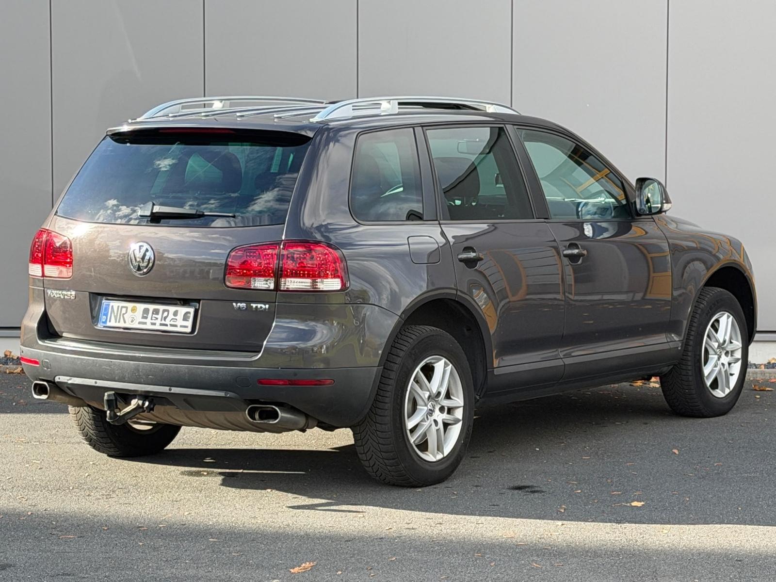 Volkswagen Touareg 2008 — rear view