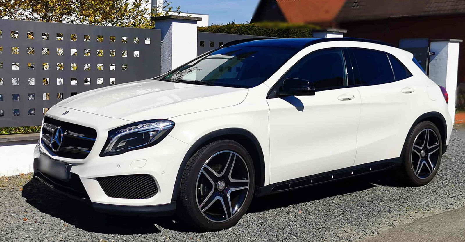 MERCEDES-BENZ Letzte Chance: GLA 200 AMG Line Night Shadow
