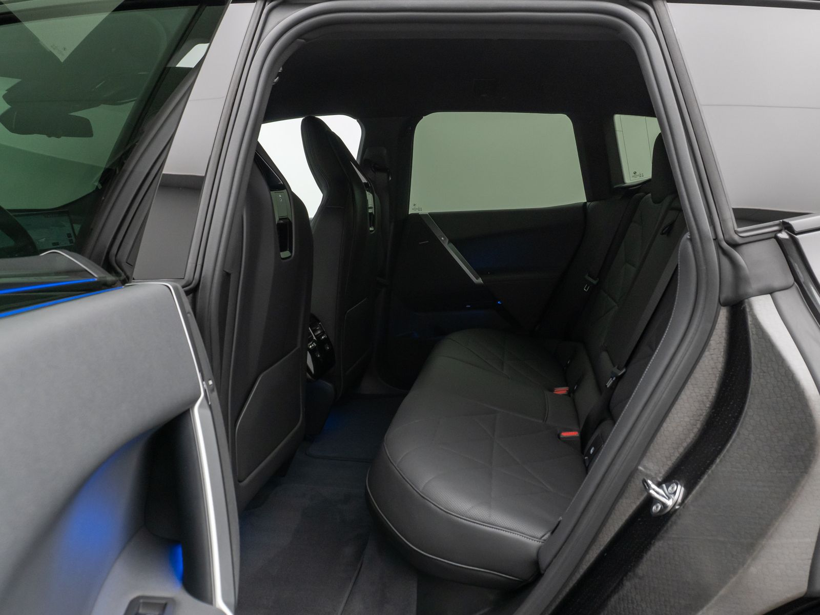 Fahrzeugabbildung BMW iX xD40 Sportpaket360°DAB H/K ACC AHK Komfort