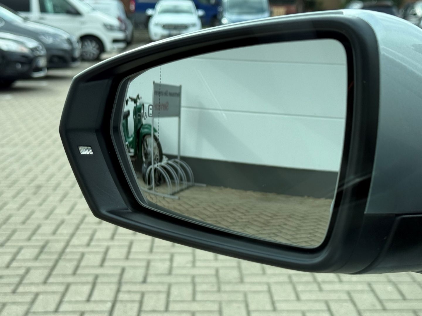 Fahrzeugabbildung Volkswagen Polo VI Comfortline Navi Kurv ACC WLAN DAB SHZ T
