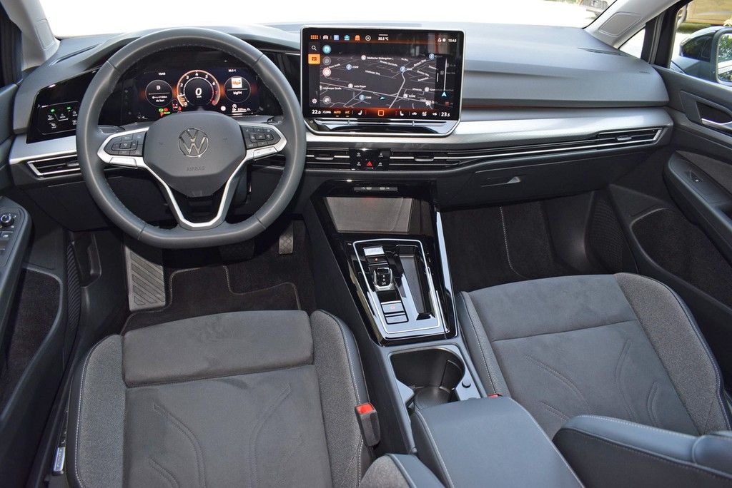 Volkswagen Golf VIII 1.5 eTSI DSG Style Matrix AHK HuD ACC foto 2