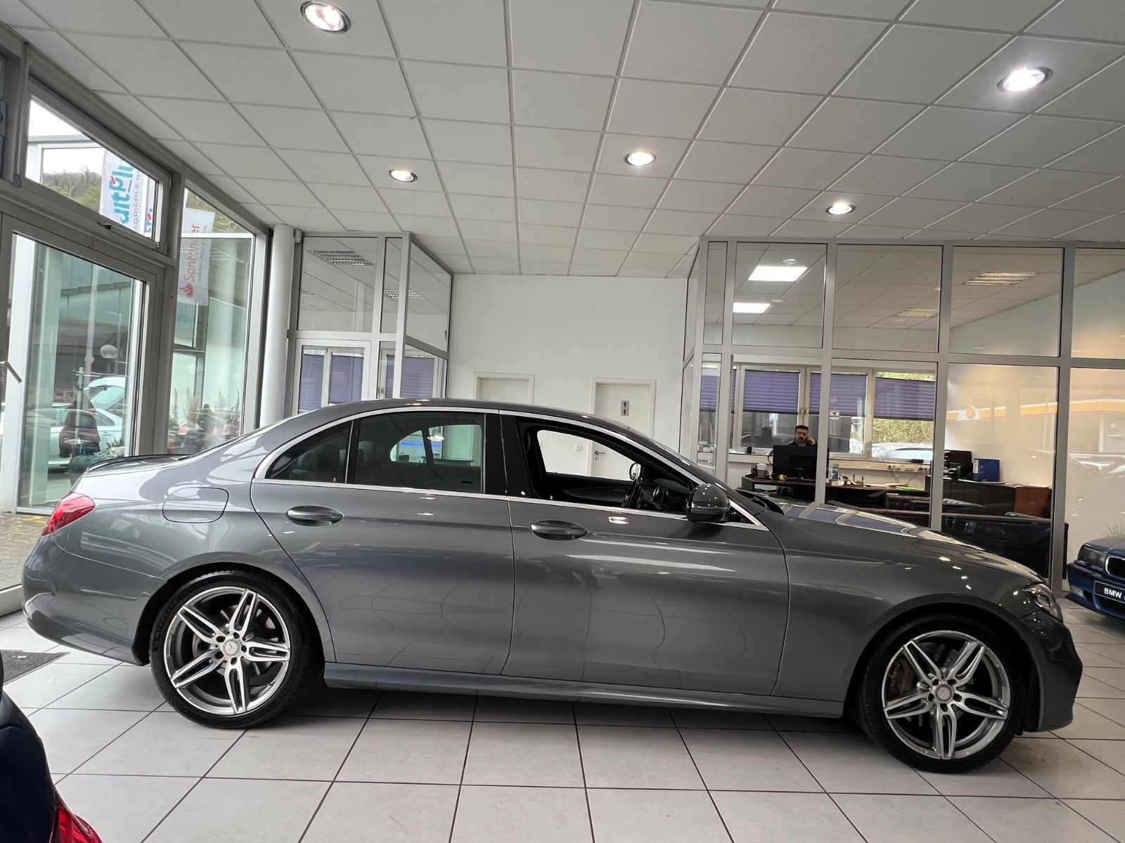 Fahrzeugabbildung Mercedes-Benz E 350 AMG LINE * Widescreen * Ahk *