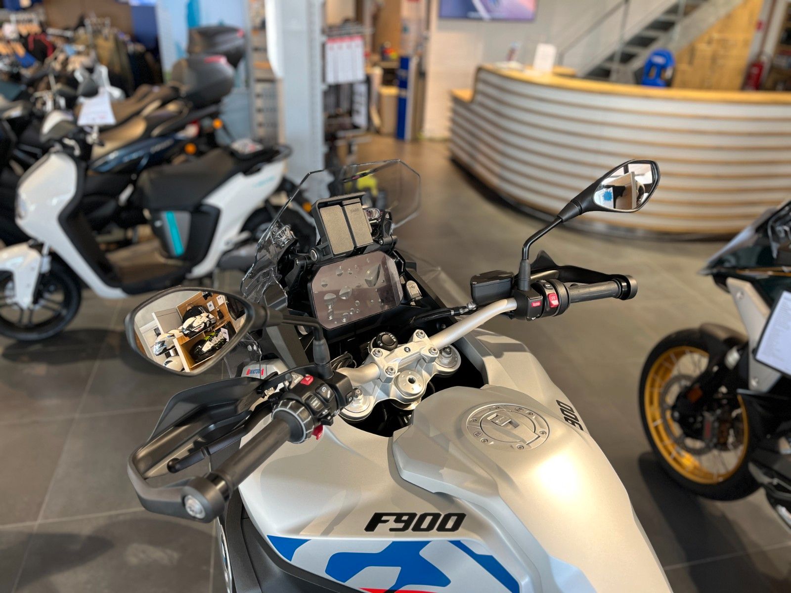 Fahrzeugabbildung BMW F 900 GS ADV Alu sofort verfügbar