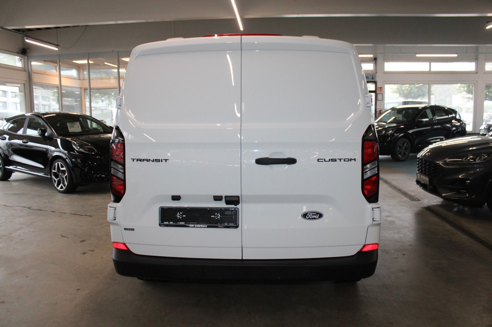 Fahrzeugabbildung Ford Transit Custom TREND PHEV L1 LED CAM Technologie