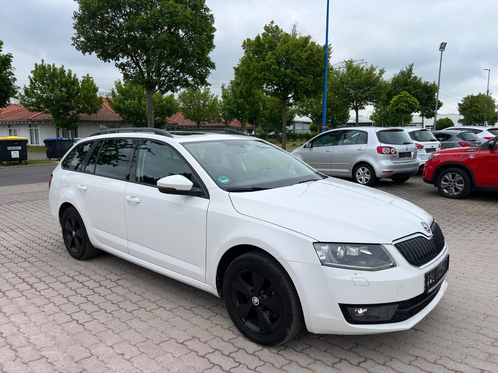 Skoda Octavia Combi Elegance Automatik Panorama