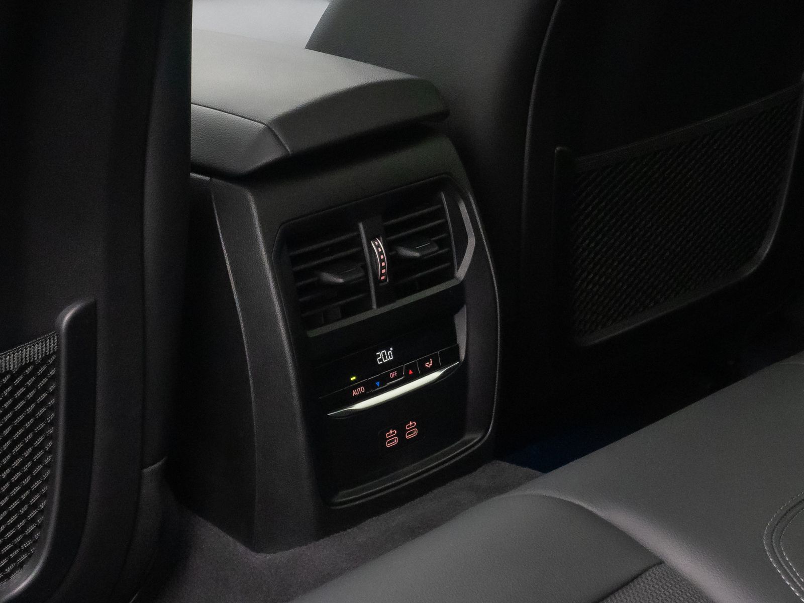 Fahrzeugabbildung BMW 330e xD SportLine Kamera DAB HiFi Stop&Go Komfor