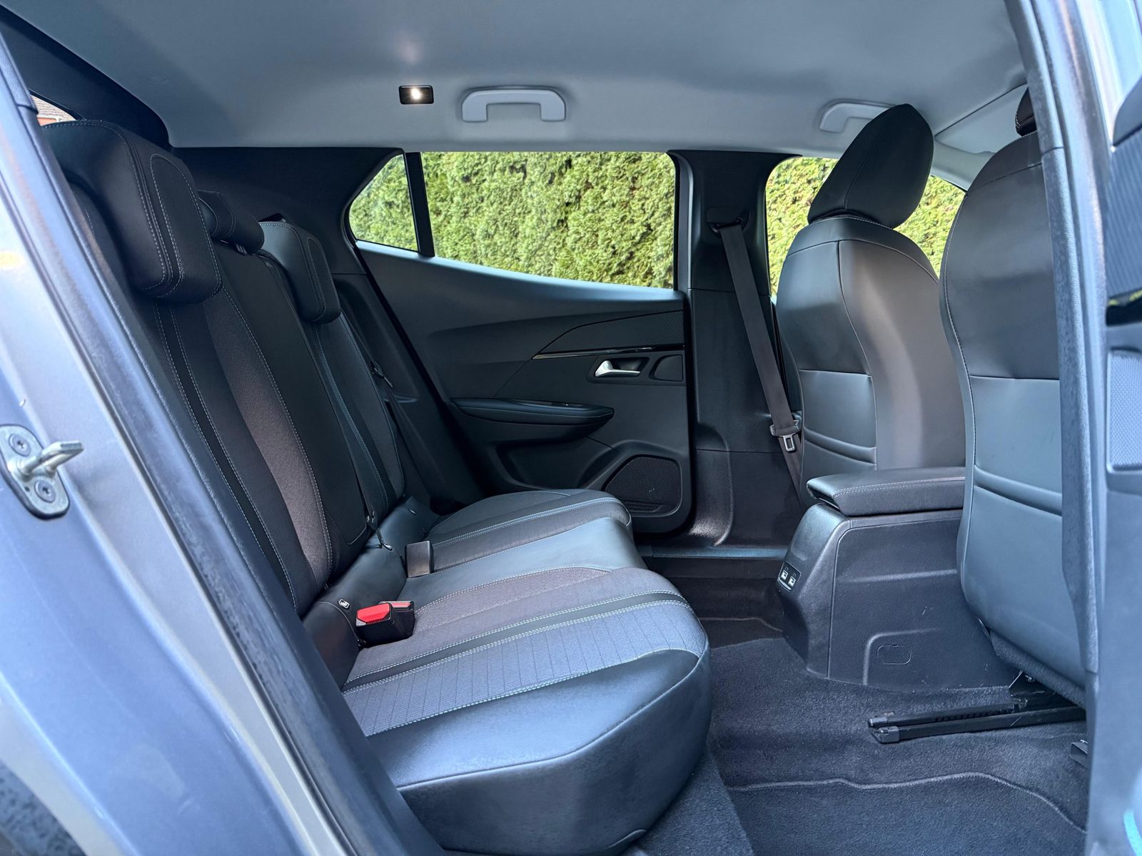 Fahrzeugabbildung Peugeot 2008 1.5 BlueHDI Allure Pack LED+NAV+SHZ+KAM+DAB