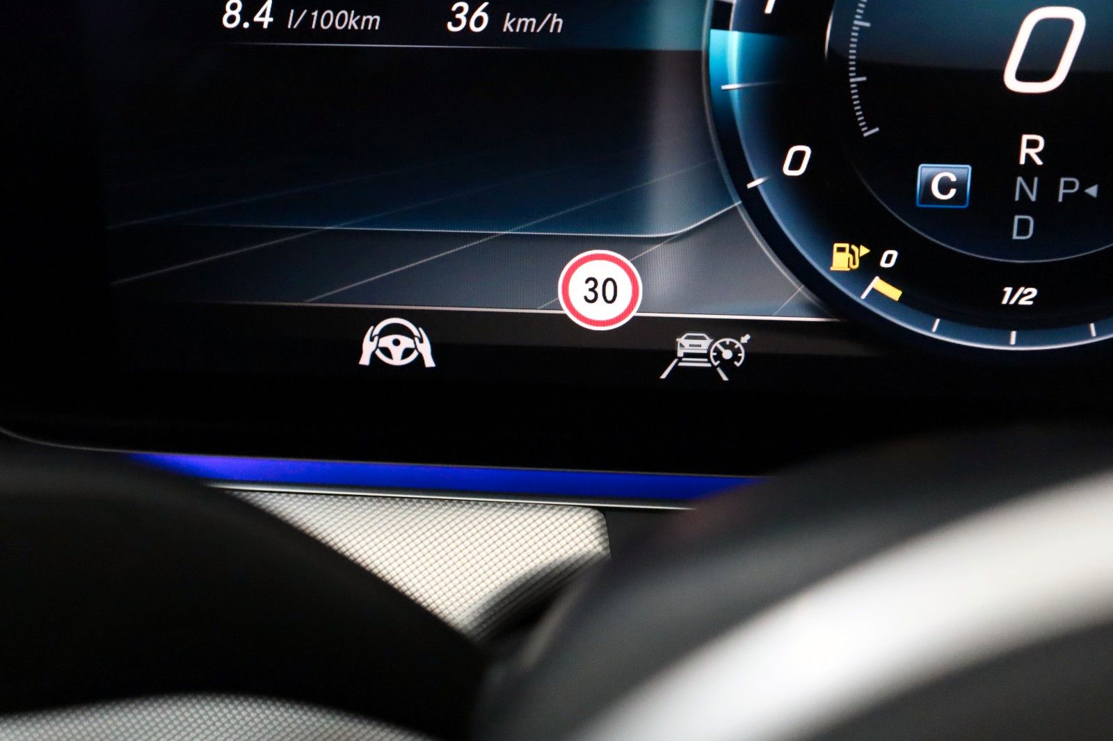 Fahrzeugabbildung Mercedes-Benz E 300 d Coupe,Avantgarde,Panorama,ACC,AHK el,20"