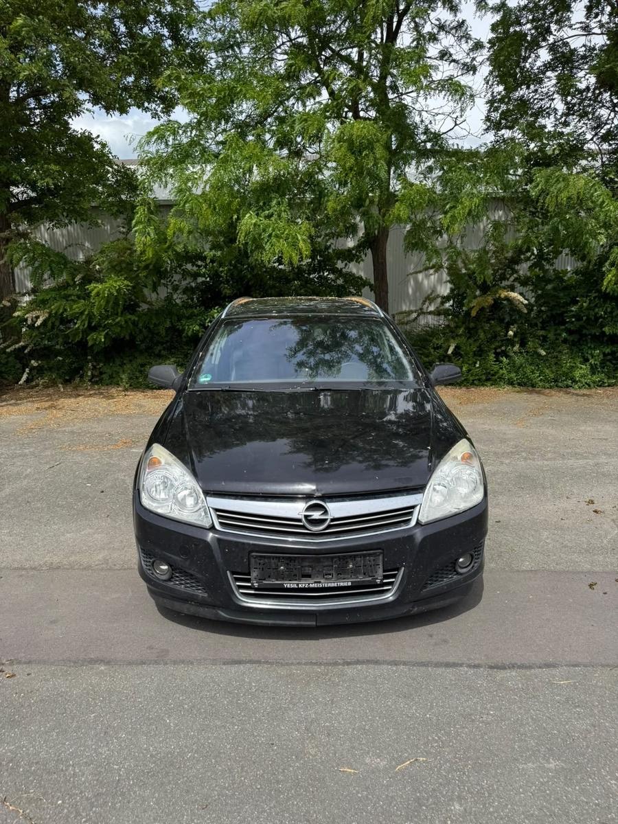Opel Astra 2007 — вигляд ззаду
