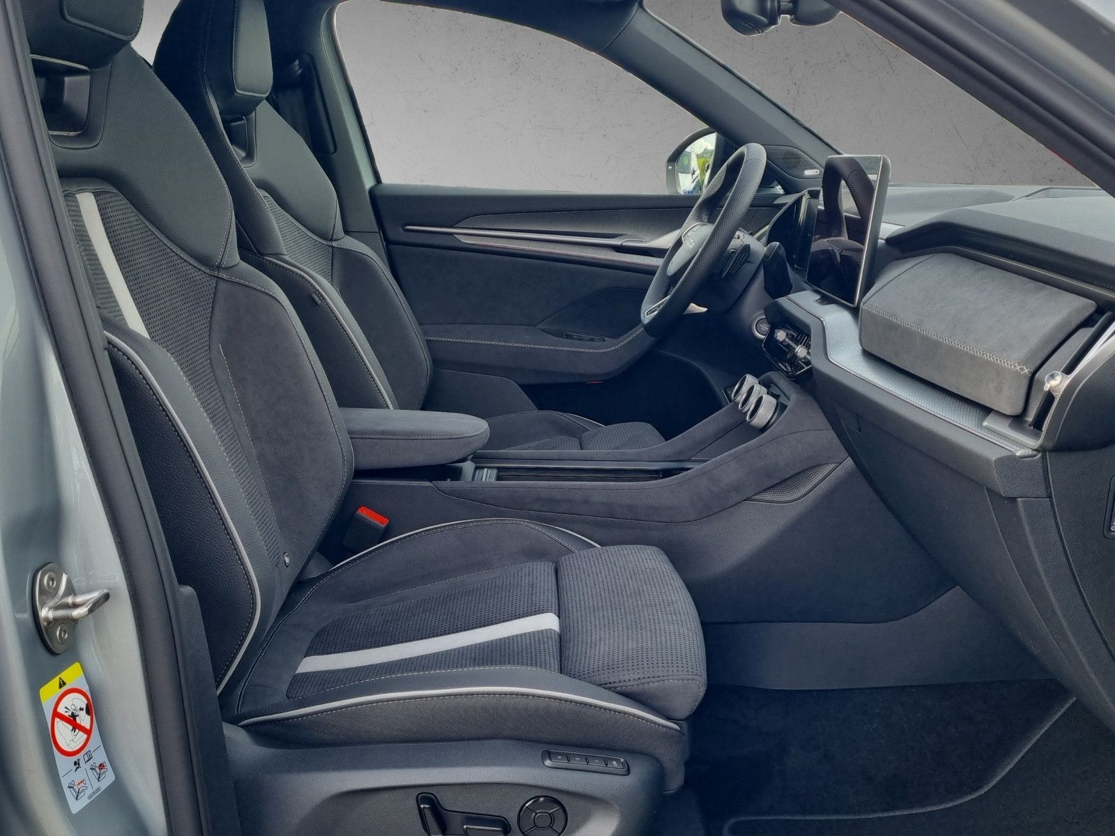 Fahrzeugabbildung SKODA Kodiaq 1.5 TSI iV Sportline AHK Fahrassi+Info