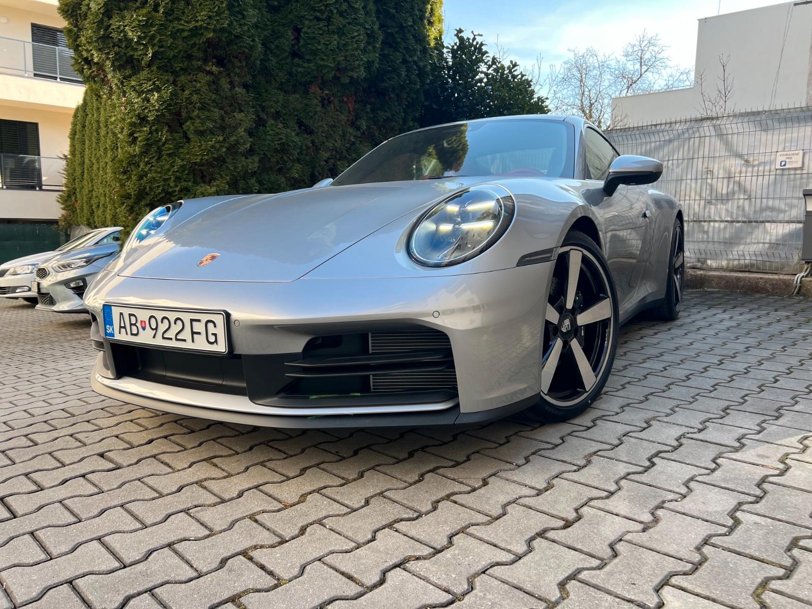 Porsche 911 Carrera