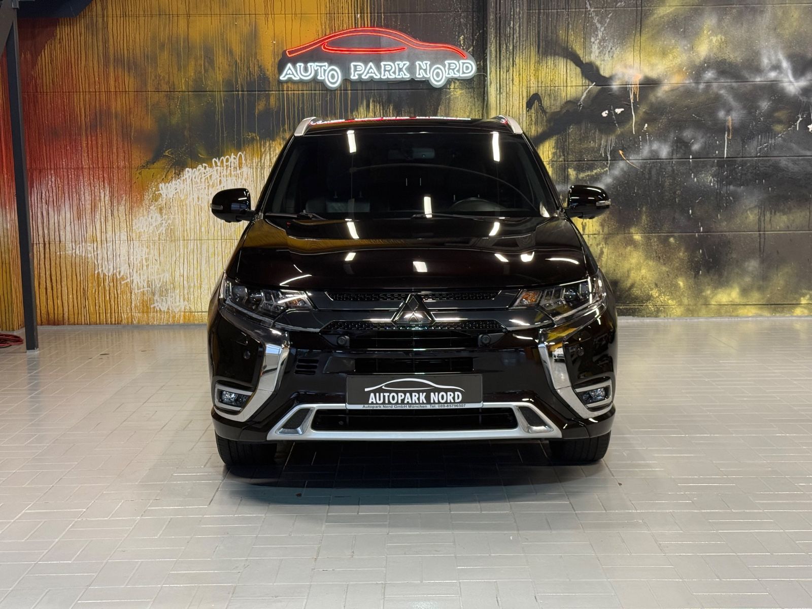 Mitsubishi Outlander 2.4 MIVEC PLUG-IN HYBRID 4WD Aut. LED imagem 2