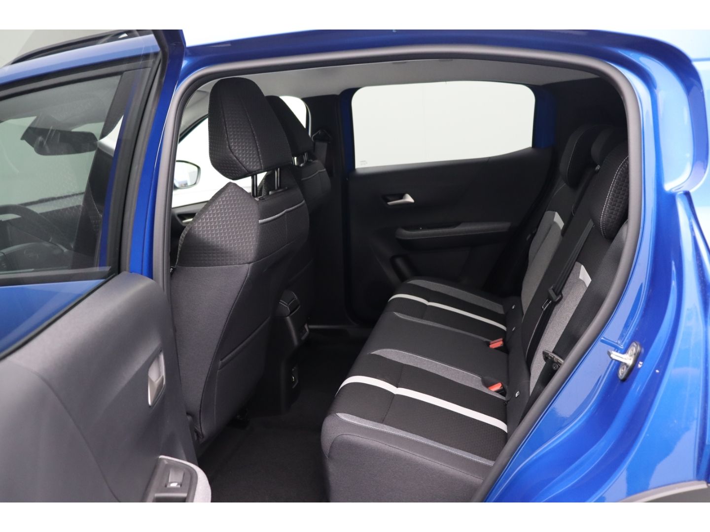 Fahrzeugabbildung Opel Frontera Electric GS 83 kW LED /  Allwetter/ Kam