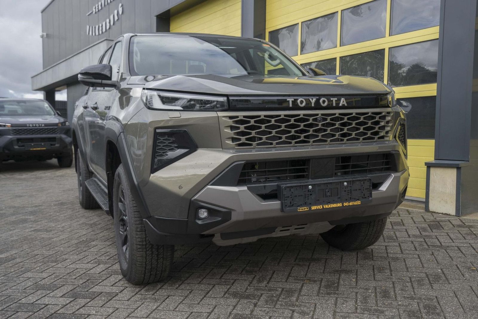 Toyota Hilux 2.8 D-4D Hybrid Invincible JBL voll-aussta imagem 2