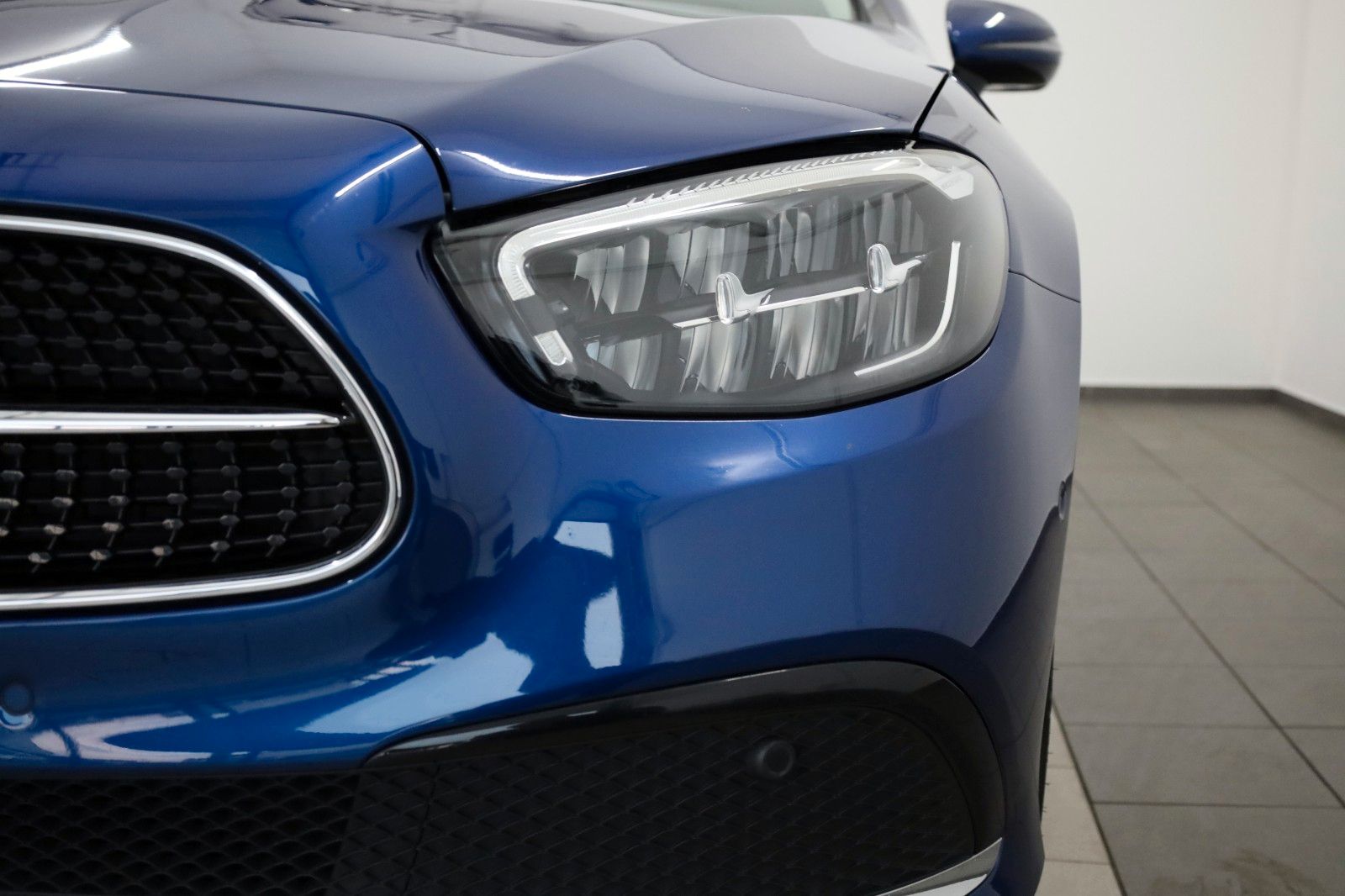 Fahrzeugabbildung Mercedes-Benz E 200 Coupe, Avantgarde, SH,Kamera,ACC,Panorama