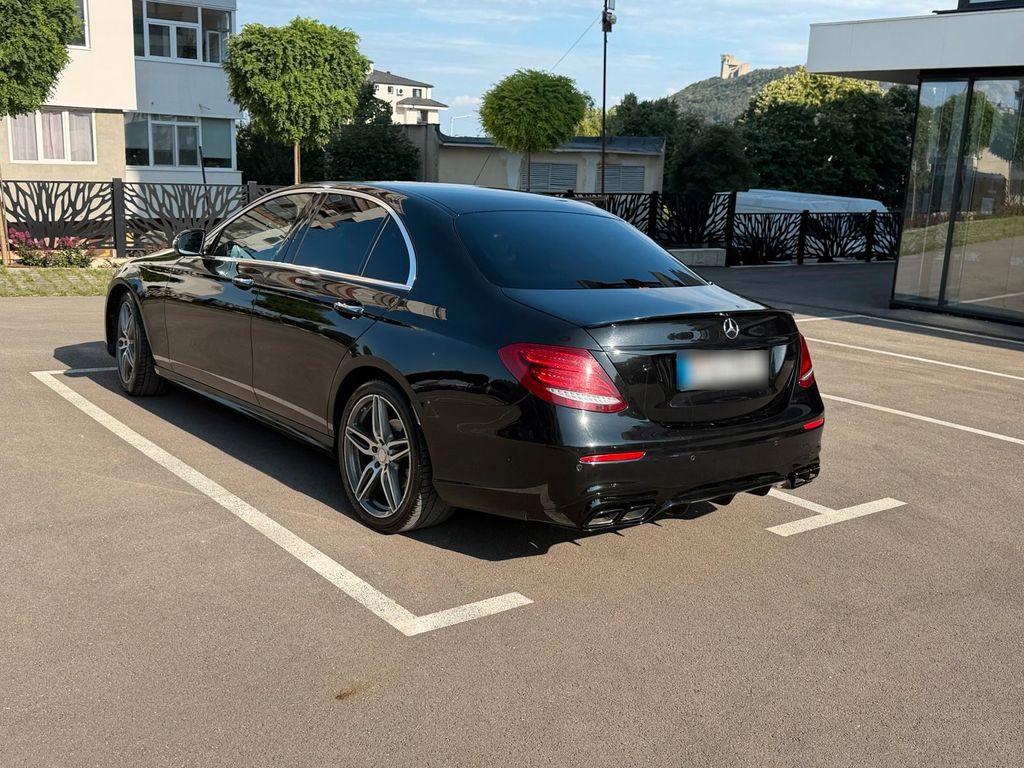 Image of Mercedes-Benz E 220