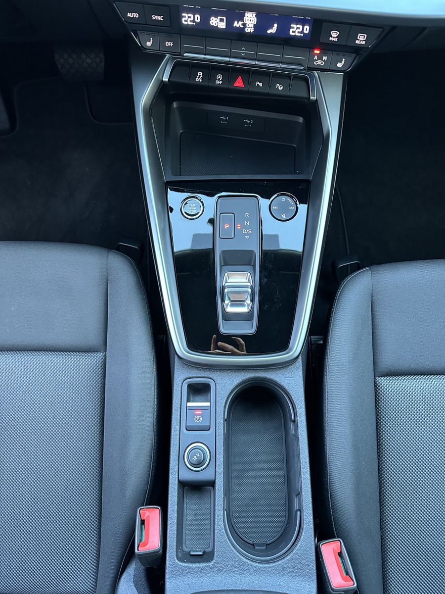 Fahrzeugabbildung Audi A3 SpB 30 TDI S-Line NAV+LED+KAMERA+PLA+DSP+17ZO