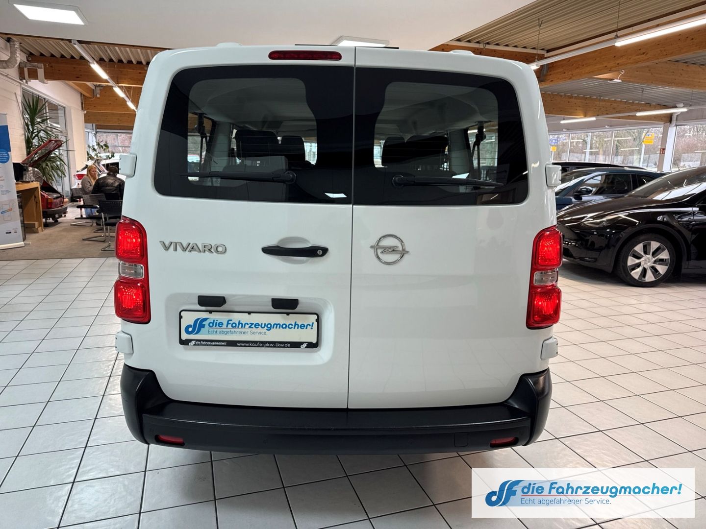 Fahrzeugabbildung Opel Vivaro L Apple CarPlay Android Auto Musikstreami