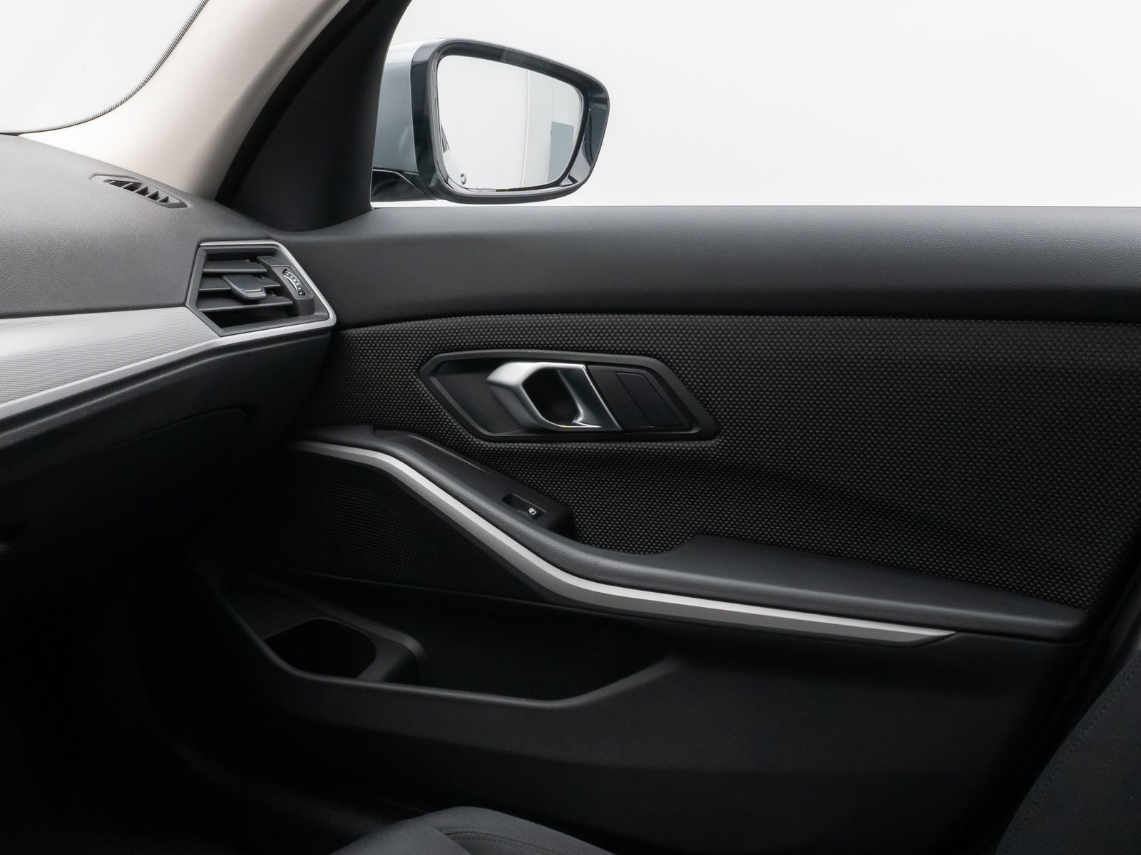 Fahrzeugabbildung BMW 320e DAB HUD Komfort LED Sport Stop&Go 17Zoll