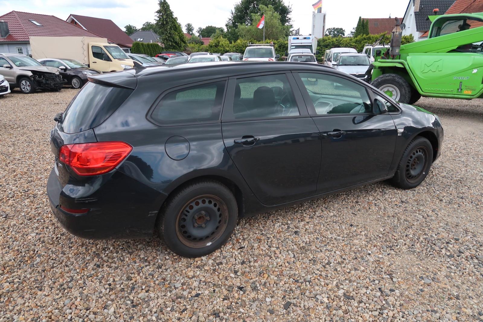 Opel Astra 2012 — photo 6