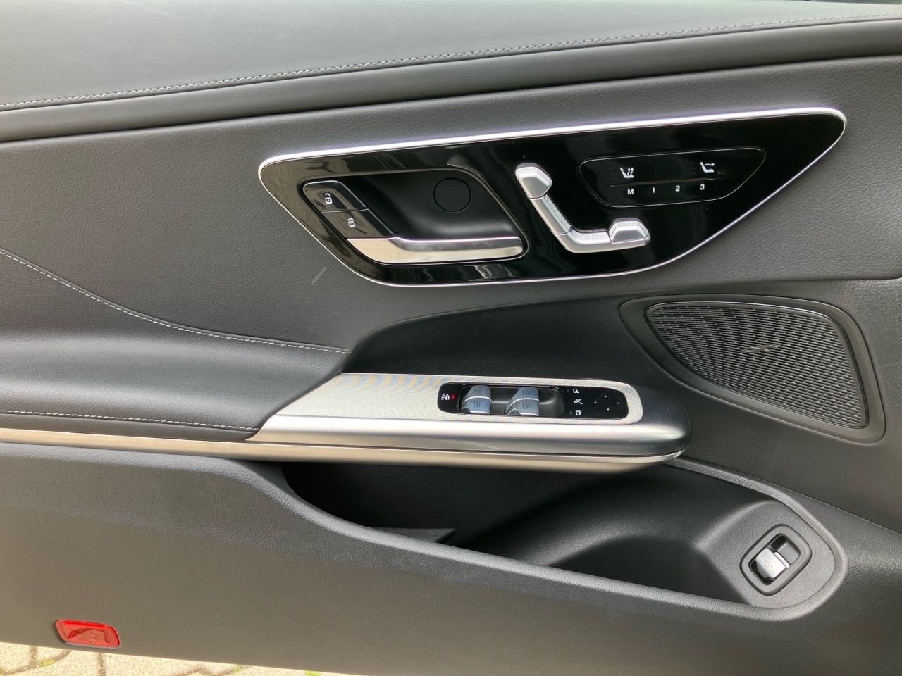 Fahrzeugabbildung Mercedes-Benz CLE 200 Cabrio AMG Distronic Memory Airscarf