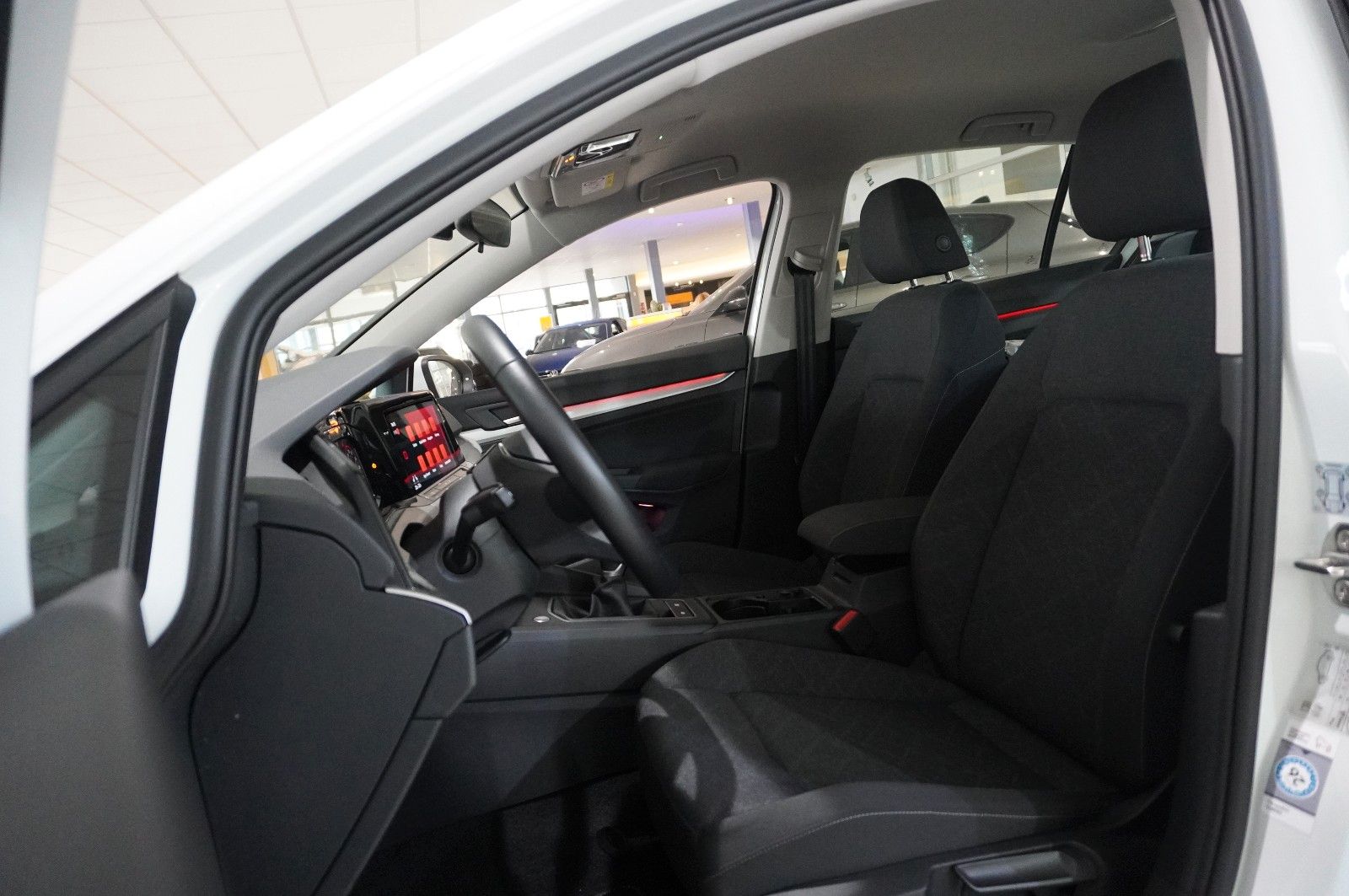 Fahrzeugabbildung Volkswagen Golf VIII Lim. 2.0 TDI LIFE NAVI/LED/VIRT./DAB+