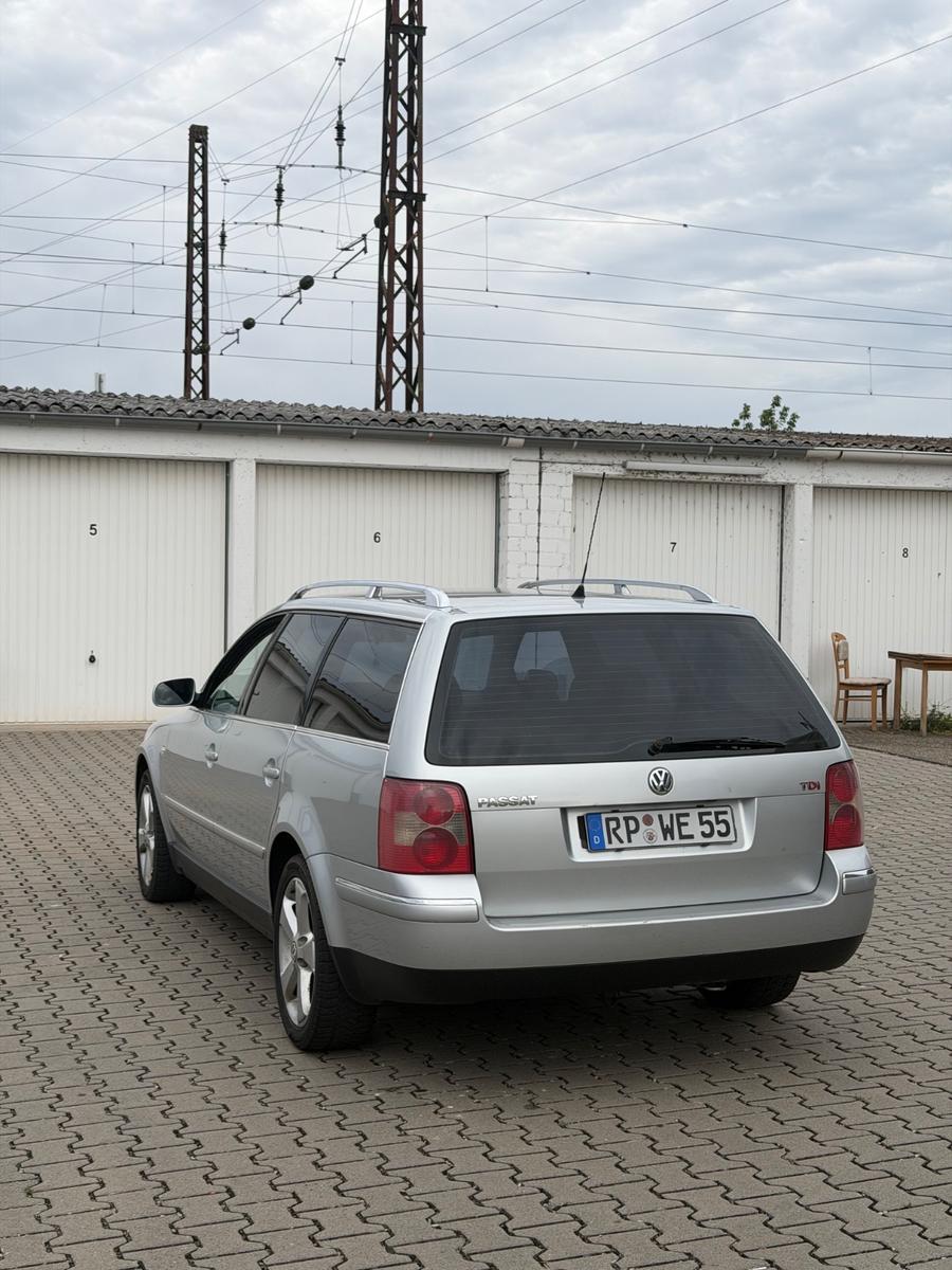 Volkswagen Passat 2004 — салон