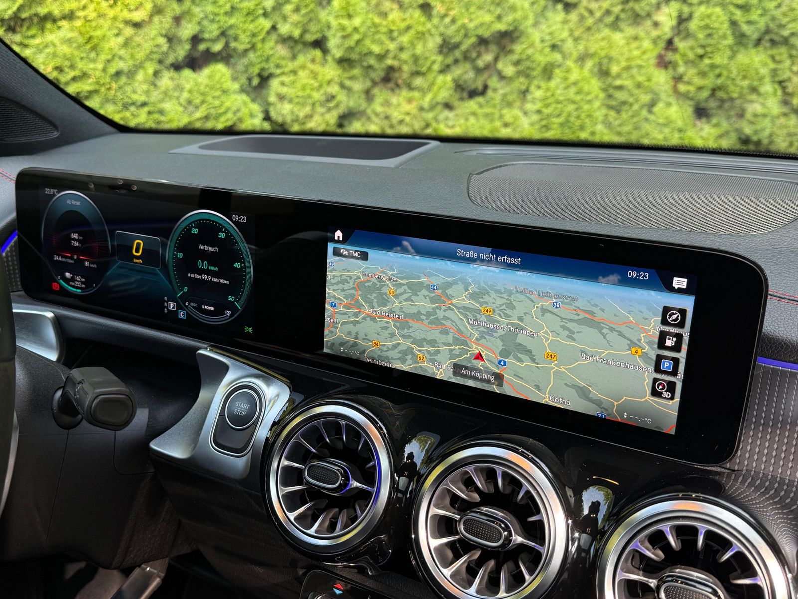Fahrzeugabbildung Mercedes-Benz EQB 350 4M AMG Line NIGHT+PANO+MBUX+KAM+DIST+HuD