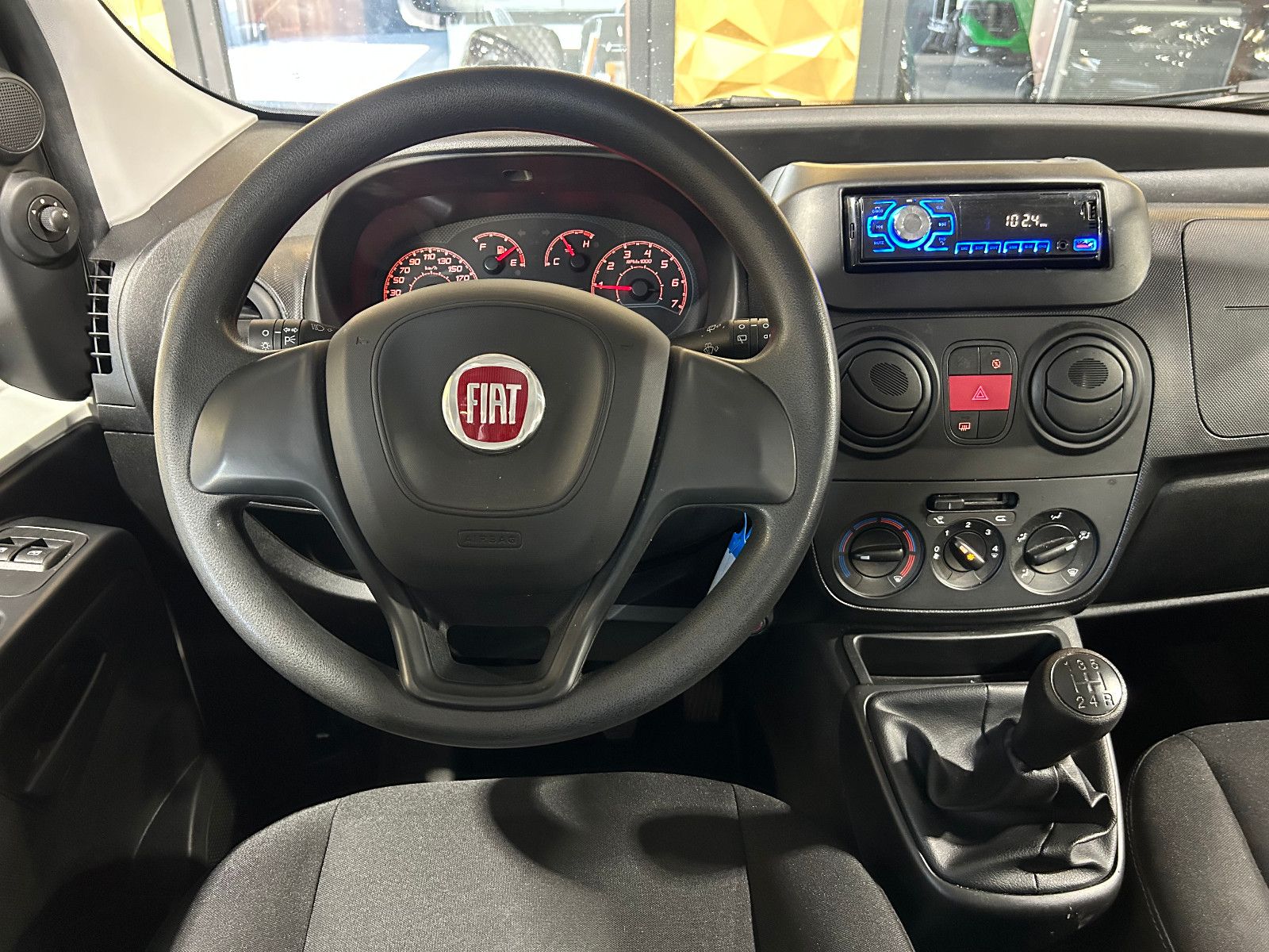 Fahrzeugabbildung Fiat Fiorino SX Kombi/RADIO/4-SITZ/SHZ/SCHIEBETÜR L+R