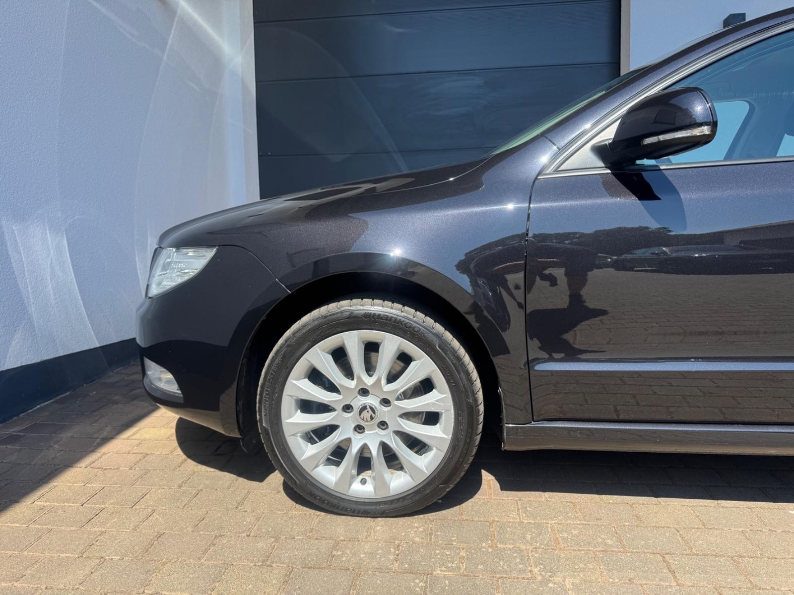 Skoda Superb Combi Active *1.Hand*Garantie*AHK*