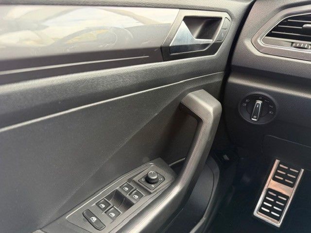 Fahrzeugabbildung Volkswagen T-Roc IQ Drive 116PS PDC/Navi/SHZ/AHK!