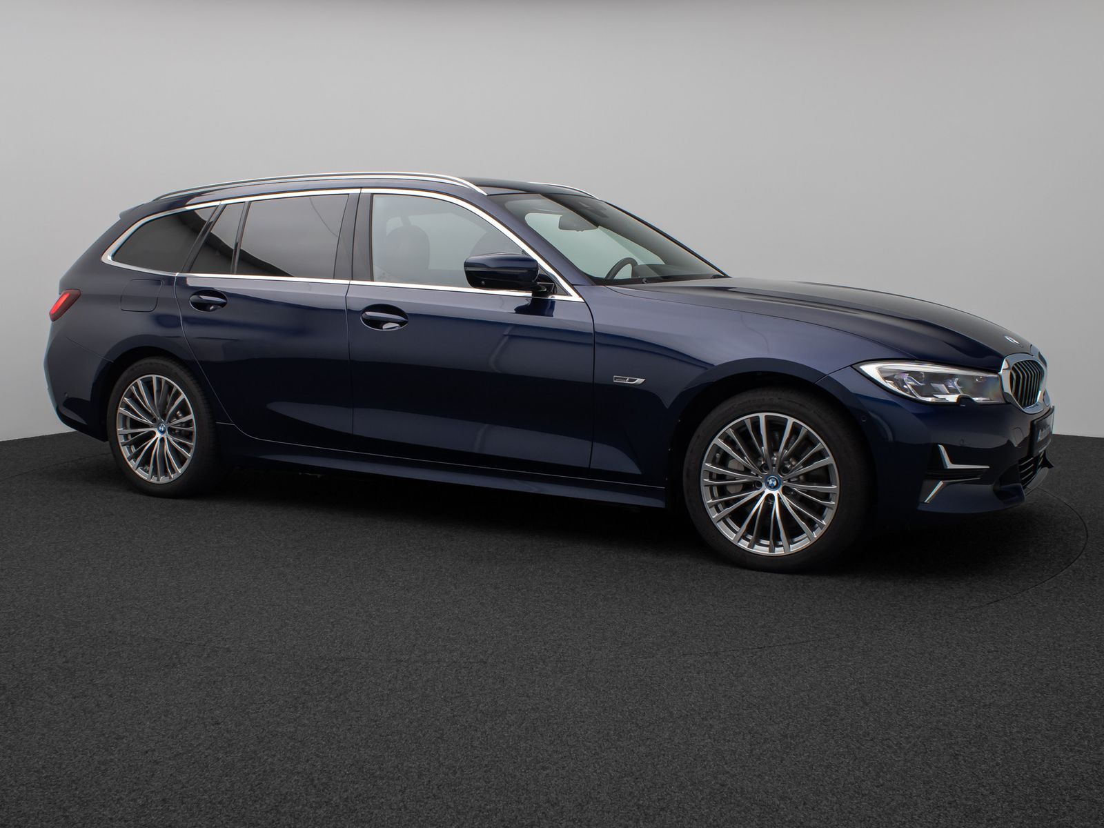 Fahrzeugabbildung BMW 330e xD Luxury Line Panorama HUD Individual Voll