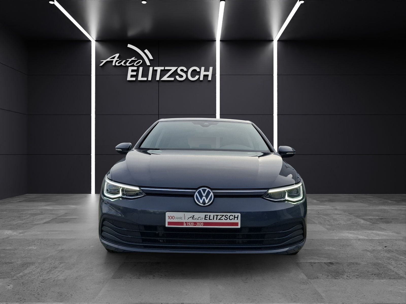 Fahrzeugabbildung Volkswagen Golf VIII TSI Life Matrix Navi AID ACC PDC SH LM