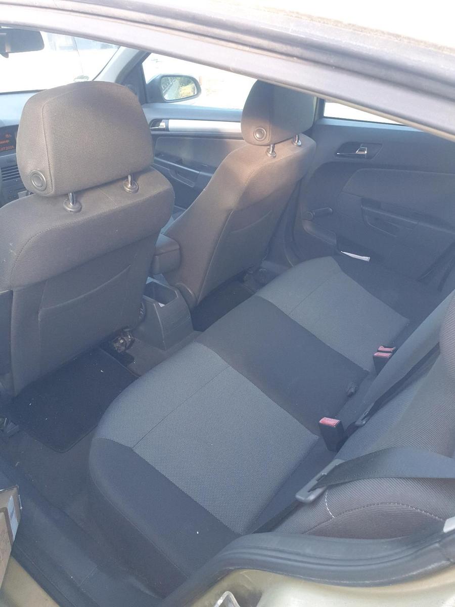 Opel Astra 2004 — photo 5