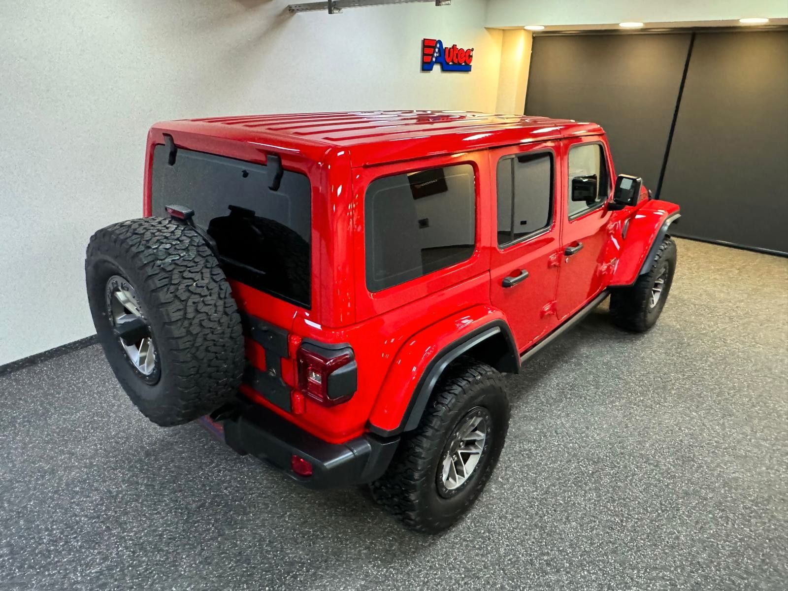 Fahrzeugabbildung Jeep RUBICON 392-6.4L HEMI V8-RECON 35"-STEEL BUMPER