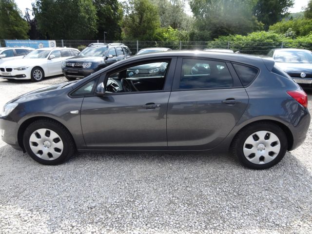 Fahrzeugabbildung Opel Astra J Lim. 5-trg. Design Edition/2.Hd/Klima/