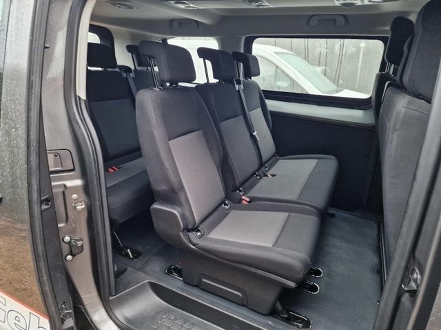 Fahrzeugabbildung Opel Vivaro Kombi M (L2)Navi,PDC,Klima v+h,9-Sitze