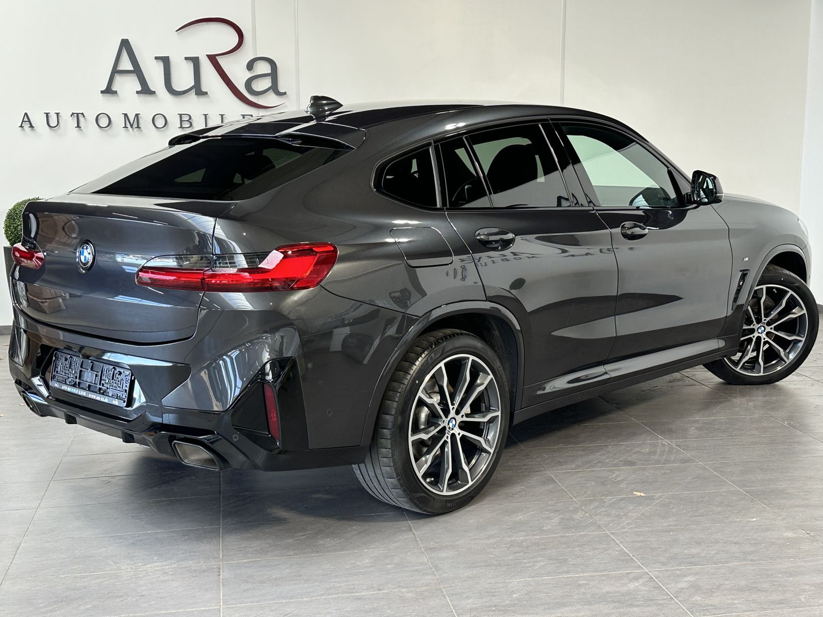 Fahrzeugabbildung BMW X4 xDrive20d M-Sport NAV+LED+AHK+20ZOLL+ACC+HIFI