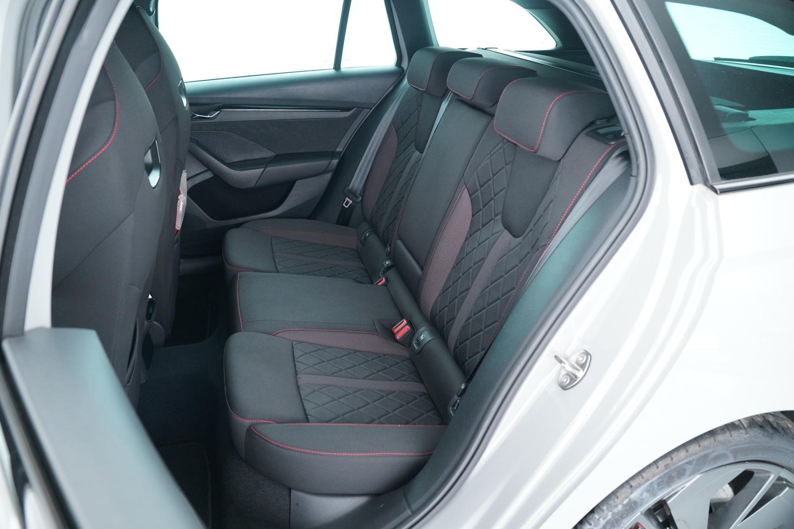 Skoda OCTAVIA COMBI RS 2.0TSI DSG HEAD-UP+SCHECKHEFT