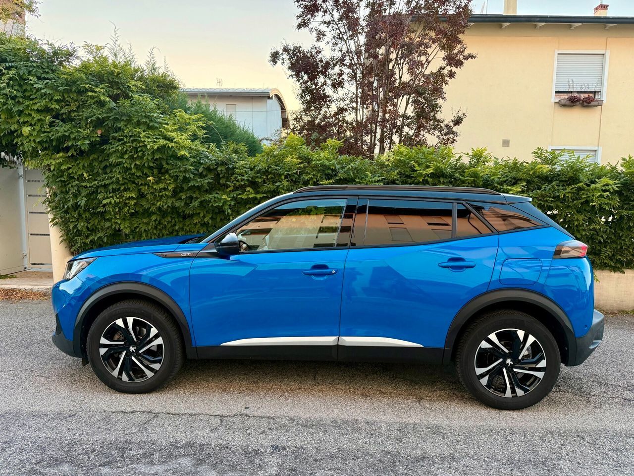 Peugeot 2008 1.5 bluehdi GT s 131cv EAT8 UNICO P imagem 3