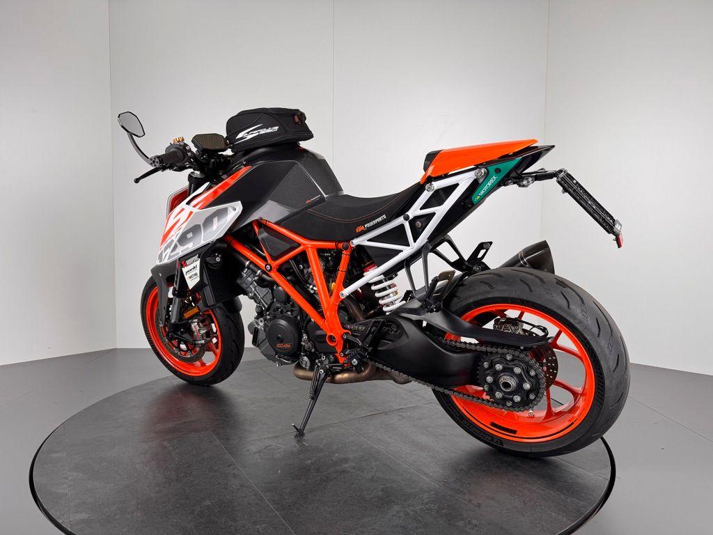 Fahrzeugabbildung KTM 1290 SUPER DUKE R *ZUBEHÖR *SERIVCE NEU *1. HAND