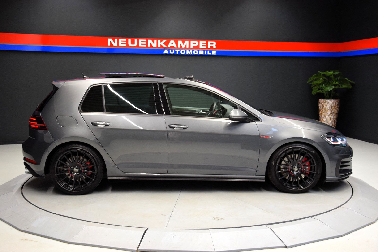 Fahrzeugabbildung Volkswagen Golf VII Lim GTI Performance DSG Pano Virtual OZ